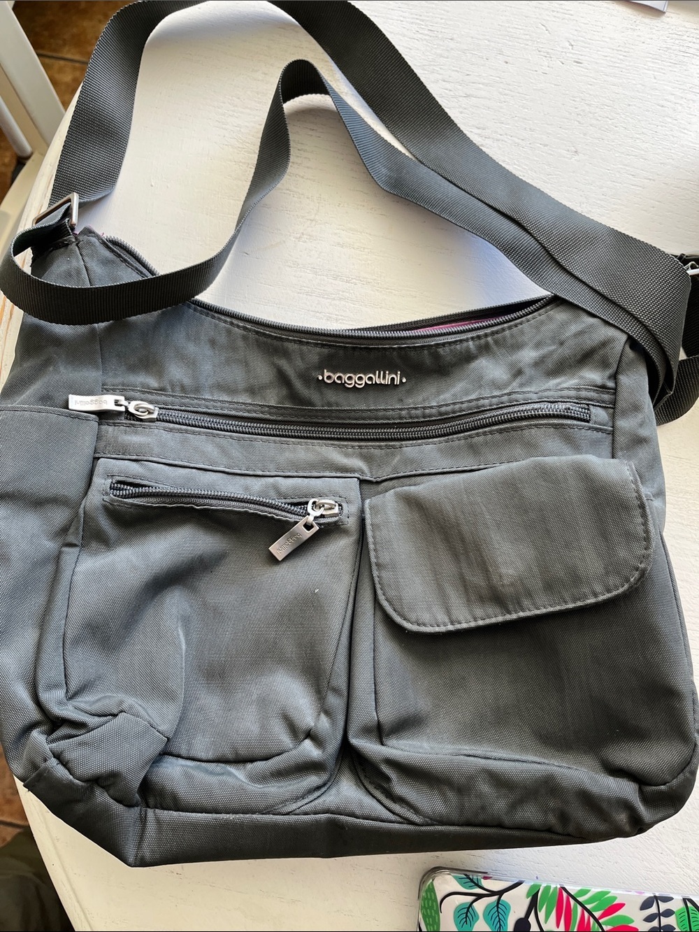Baggallini Modern Everywhere Bag Gray